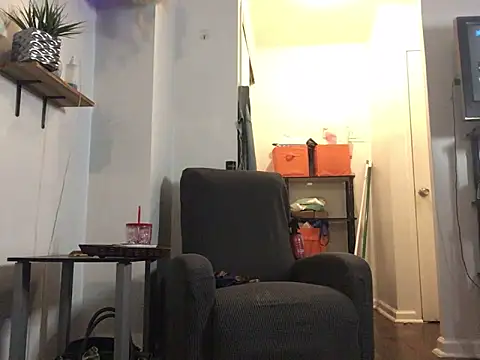 littyleesh1 online show from 09/14/25, 04:00