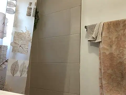 littyleesh1 online show from 09/18/25, 12:40