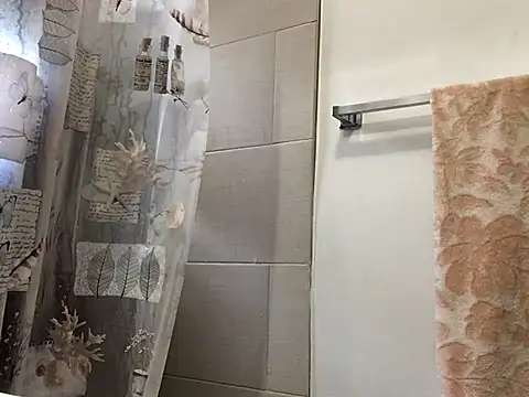 littyleesh1 online show from 10/03/25, 02:47