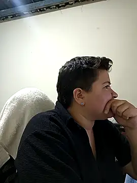 Snapshot of Noha_Whiitee chatting on 11/21/25, 03:49 Noha Whiitee online show from 11/21/25, 03:49