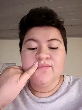 Snapshot of Noha_Whiitee chatting on 12/04/25, 10:29 Noha Whiitee online show from 12/04/25, 10:29