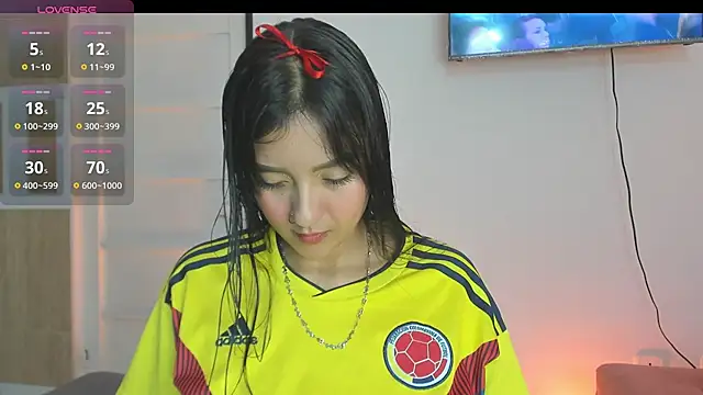 charlottekiss99 online show from 06/18/26, 12:53