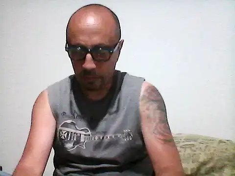 Snapshot of pablocesar1982 chatting on 11/05/25, 05:35 pablocesar1982 online show from 11/05/25, 05:35