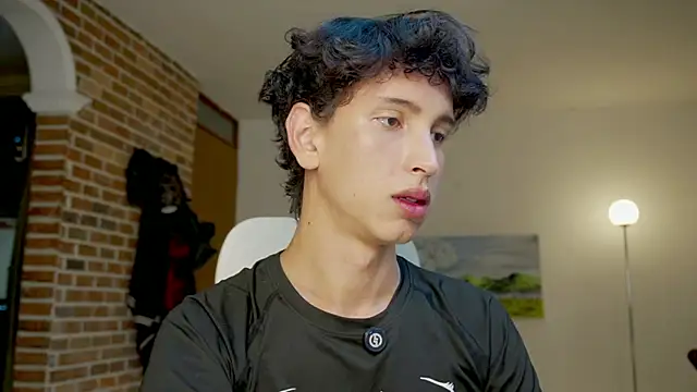 Snapshot of boream chatting on 09/11/25, 10:37 boream online show from 09/11/25, 10:37