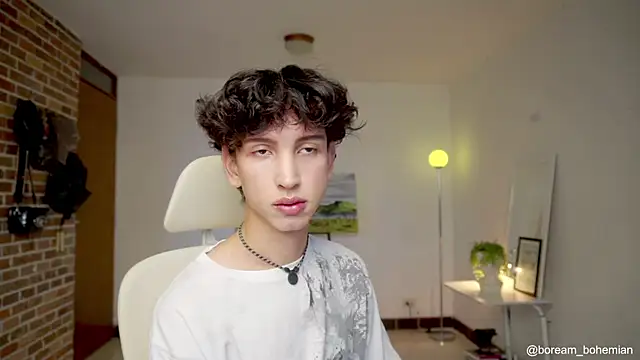 Snapshot of boream chatting on 10/03/25, 12:02 boream online show from 10/03/25, 12:02