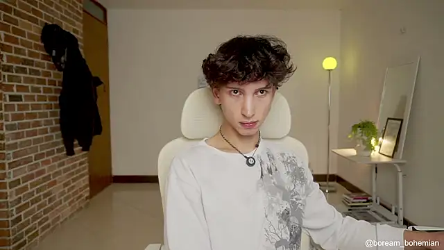 Snapshot of boream chatting on 10/06/25, 12:35 boream online show from 10/06/25, 12:35