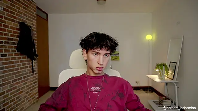 Snapshot of boream chatting on 10/17/25, 01:35 boream online show from 10/17/25, 01:35