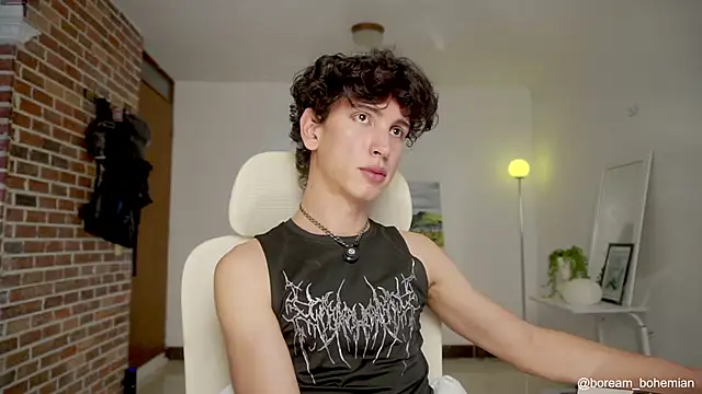 Snapshot of boream chatting on 11/10/25, 01:43 boream online show from 11/10/25, 01:43