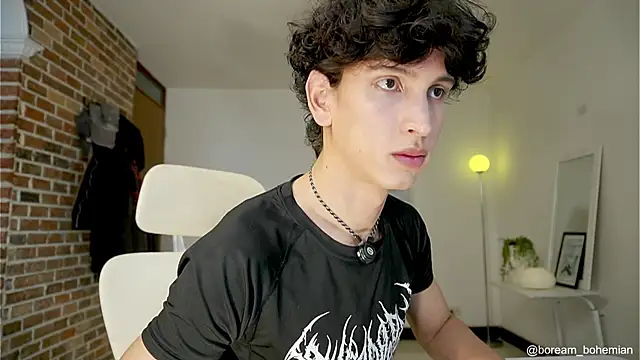 Snapshot of boream chatting on 11/17/25, 11:49 boream online show from 11/17/25, 11:49