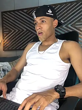 Snapshot of B_Wild chatting on 10/21/25, 04:13 B Wild online show from 10/21/25, 04:13