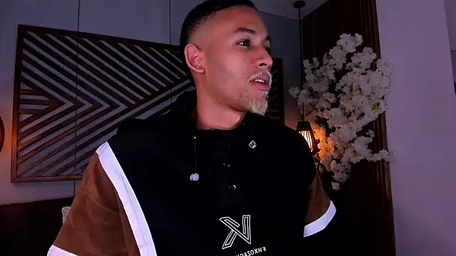 Snapshot of B_Wild chatting on 11/12/25, 03:07 B Wild online show from 11/12/25, 03:07