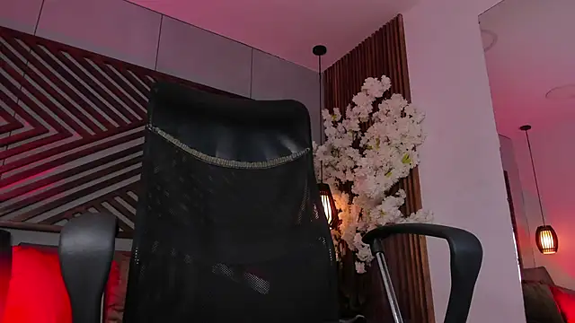 Snapshot of B_Wild chatting on 12/17/25, 03:56 B Wild online show from 12/17/25, 03:56