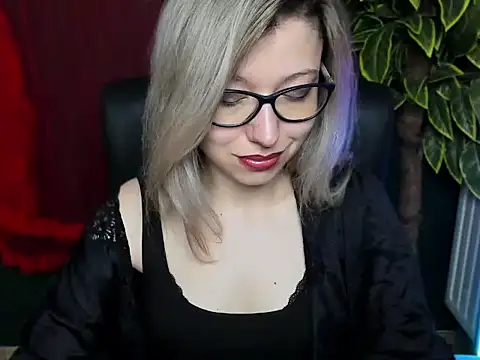 Snapshot of loveHeidi chatting on 04/30/26, 04:30 loveHeidi online show from 04/30/26, 04:30