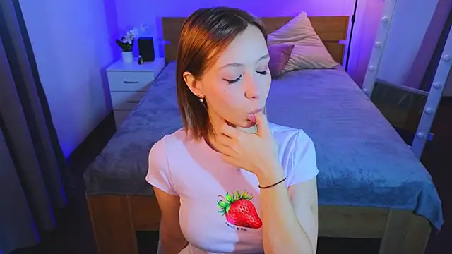 LumMina online show from 12/03/25, 01:09