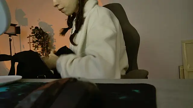 Yoka paradoXXX online show from 10/31/25, 05:08