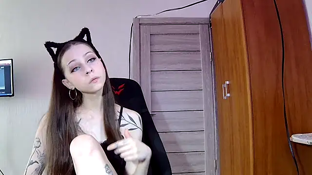 AsahyKourr online show from 11/21/25, 01:15