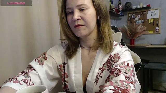 Snapshot of harpermoss chatting on 10/14/25, 10:10 harpermoss online show from 10/14/25, 10:10