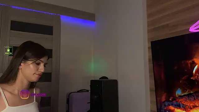 Snapshot of SofI-Play chatting on 09/11/25, 07:47 SofI-Play online show from 09/11/25, 07:47