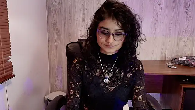 Snapshot of LilyRouset chatting on 09/18/25, 01:13 LilyRouset online show from 09/18/25, 01:13