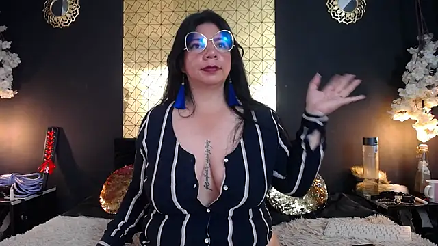 kinky momm online show from 11/12/25, 01:44