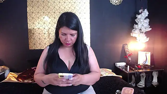 Snapshot of kinky_momm chatting on 05/08/26, 06:46 kinky momm online show from 05/08/26, 06:46