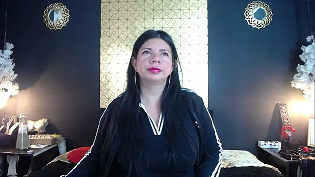 Snapshot of kinky_momm chatting on 05/12/26, 01:52 kinky momm online show from 05/12/26, 01:52