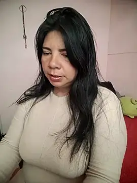 Snapshot of kinky_momm chatting on 05/23/26, 04:44 kinky momm online show from 05/23/26, 04:44
