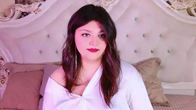 UR BELLA online show from 10/08/25, 11:30