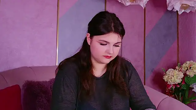 UR BELLA online show from 10/18/25, 11:11