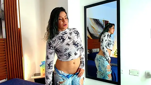 Evelin thompsson online show from 11/25/25, 03:17