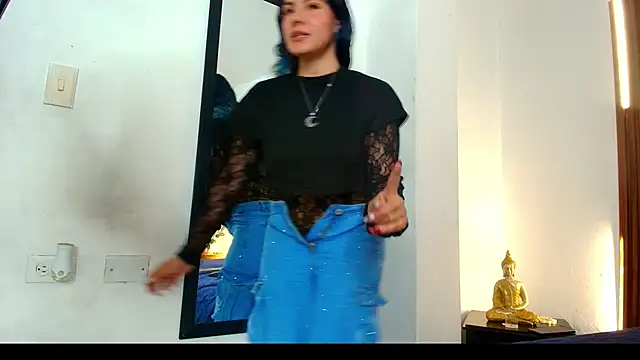 Evelin thompsson online show from 01/13/26, 03:23