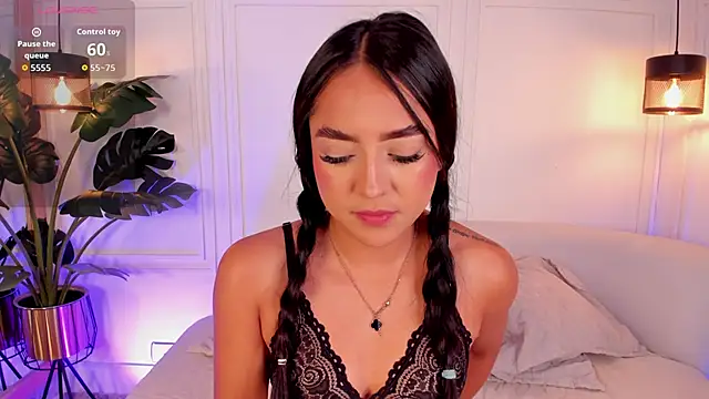 Dafne Hillss online show from 11/22/25, 12:37