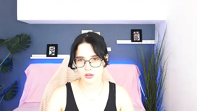 Snapshot of Charming_Mysteriousss chatting on 10/13/25, 12:38 Charming Mysteriousss online show from 10/13/25, 12:38