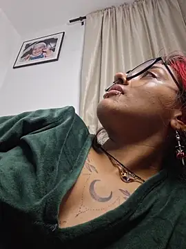 carolinerue online show from 03/26/26, 05:02