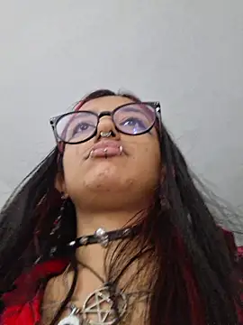 carolinerue online show from 04/25/26, 04:37