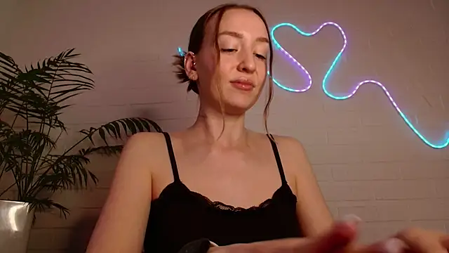 WhitePrincessLuna online show from 04/19/26, 04:06