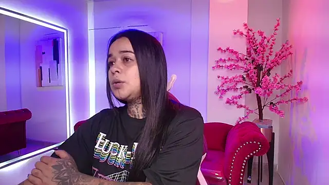 Black roseee online show from 05/18/26, 11:49