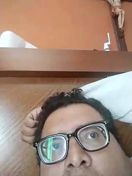 Santiagoqro85 online show from 10/30/25, 05:46