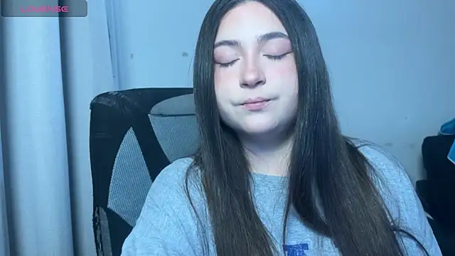 valentinauwu online show from 11/29/25, 12:35