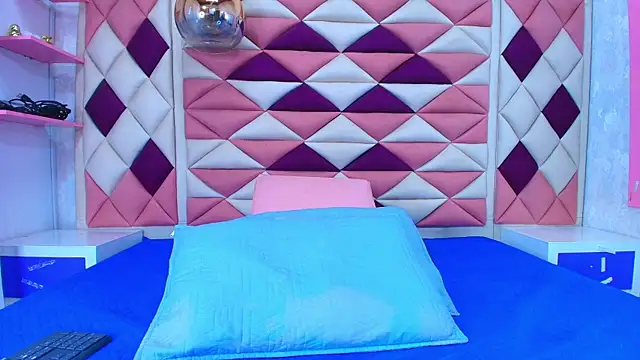 abbyrouss  online show from 09/23/25, 03:09