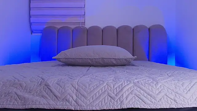 abbyrouss  online show from 11/20/25, 03:18