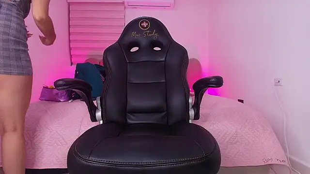 abbyrouss  online show from 11/22/25, 03:38