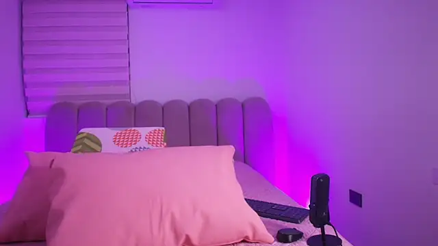 abbyrouss  online show from 11/28/25, 03:09