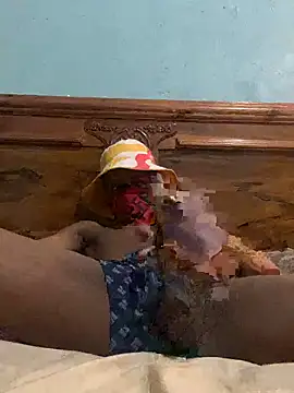 Snapshot of babyboyhluli chatting on 11/04/25, 08:13 babyboyhluli online show from 11/04/25, 08:13