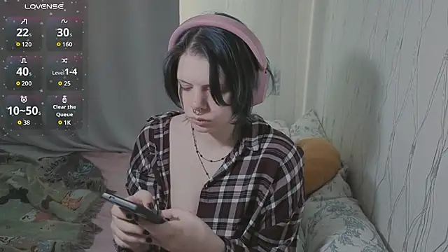 Snapshot of Alice_Zev chatting on 05/20/26, 02:23 Alice Zev online show from 05/20/26, 02:23
