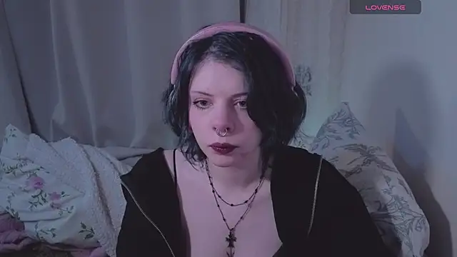 Snapshot of Alice_Zev chatting on 07/23/26, 10:51 Alice Zev online show from 07/23/26, 10:51