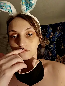 Snapshot of LuvTune chatting on 04/05/26, 03:36 LuvTune online show from 04/05/26, 03:36