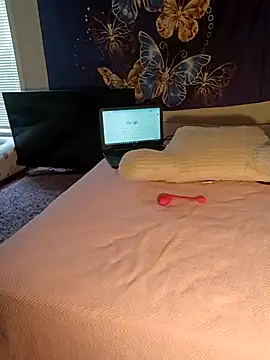 Snapshot of LuvTune chatting on 04/12/26, 04:56 LuvTune online show from 04/12/26, 04:56