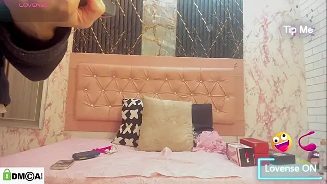 Caroline daring online show from 01/13/26, 01:38