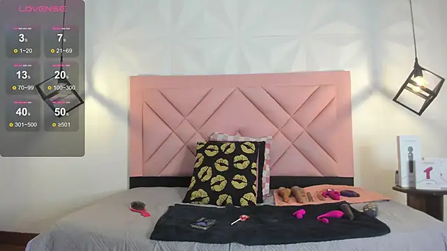 Caroline daring online show from 05/31/26, 11:50